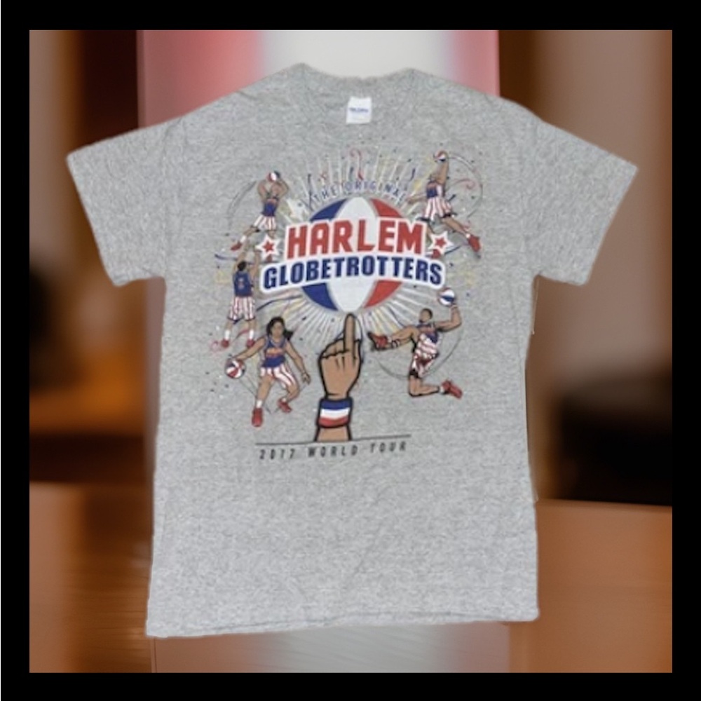 2017 Harlem Globetrotters Authentic T-shirt From  The World Tour With signatures